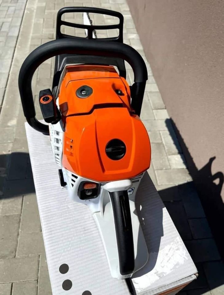 63 cm chainsaw R832
