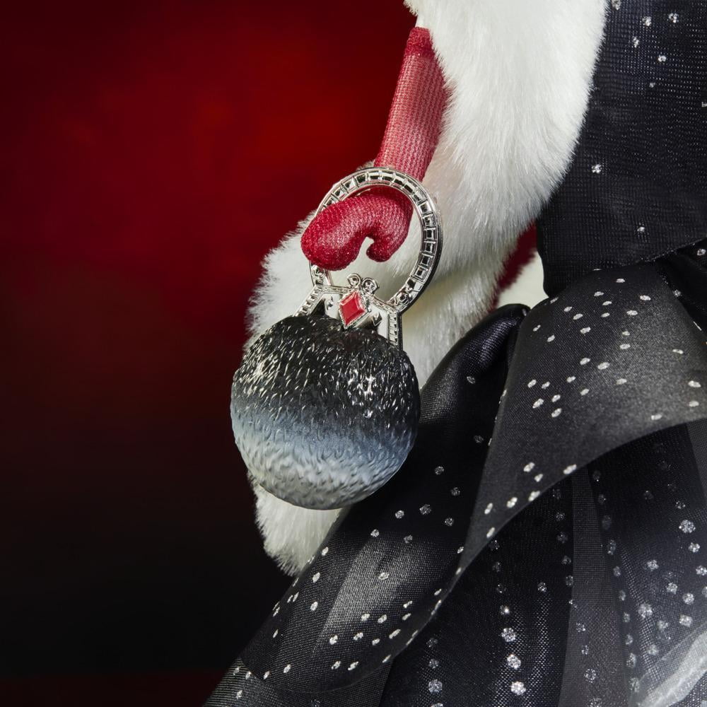 Cruella De Vil Fashion Doll A330