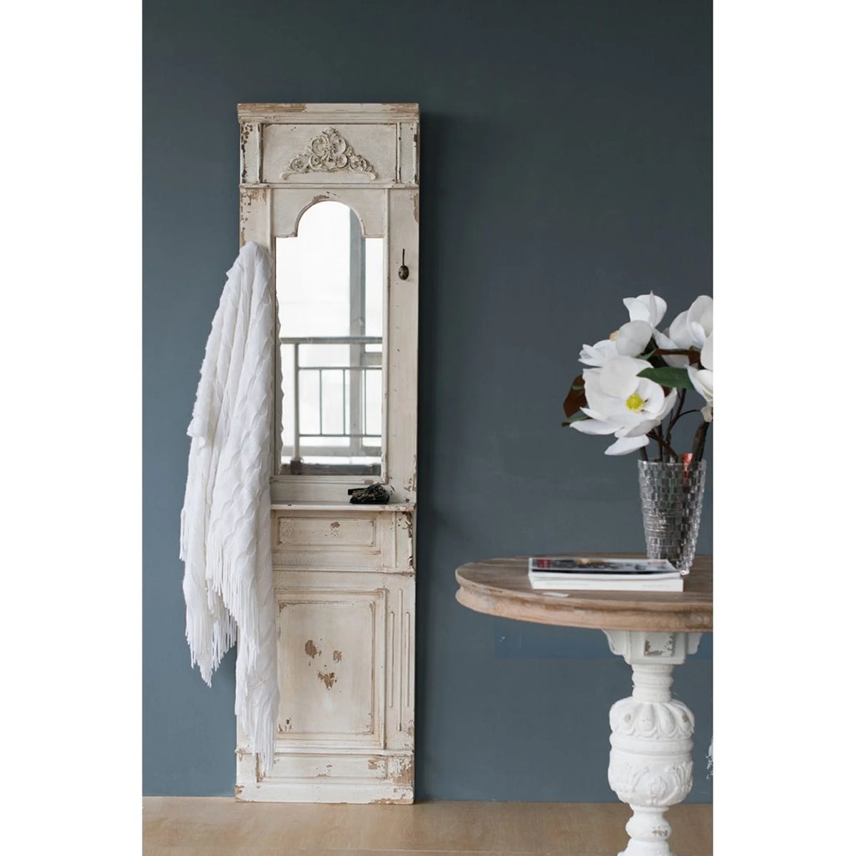 White Distressed Wooden Framed Rectangular Dresser Z425